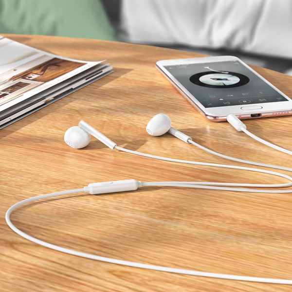 BM76 Ocean Universal Wired Earphones with Microphone – 3.5mm In-Ear Headset (White)